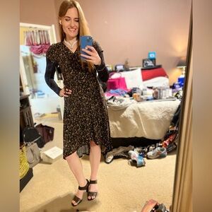 DailyLook Elegant Black and Brown Midi Dress with Wrap Feature